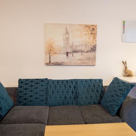 Spacious 1 Bed Apartment With Workspace, Coffee & Free Secure Parking Birmingham Extérieur photo
