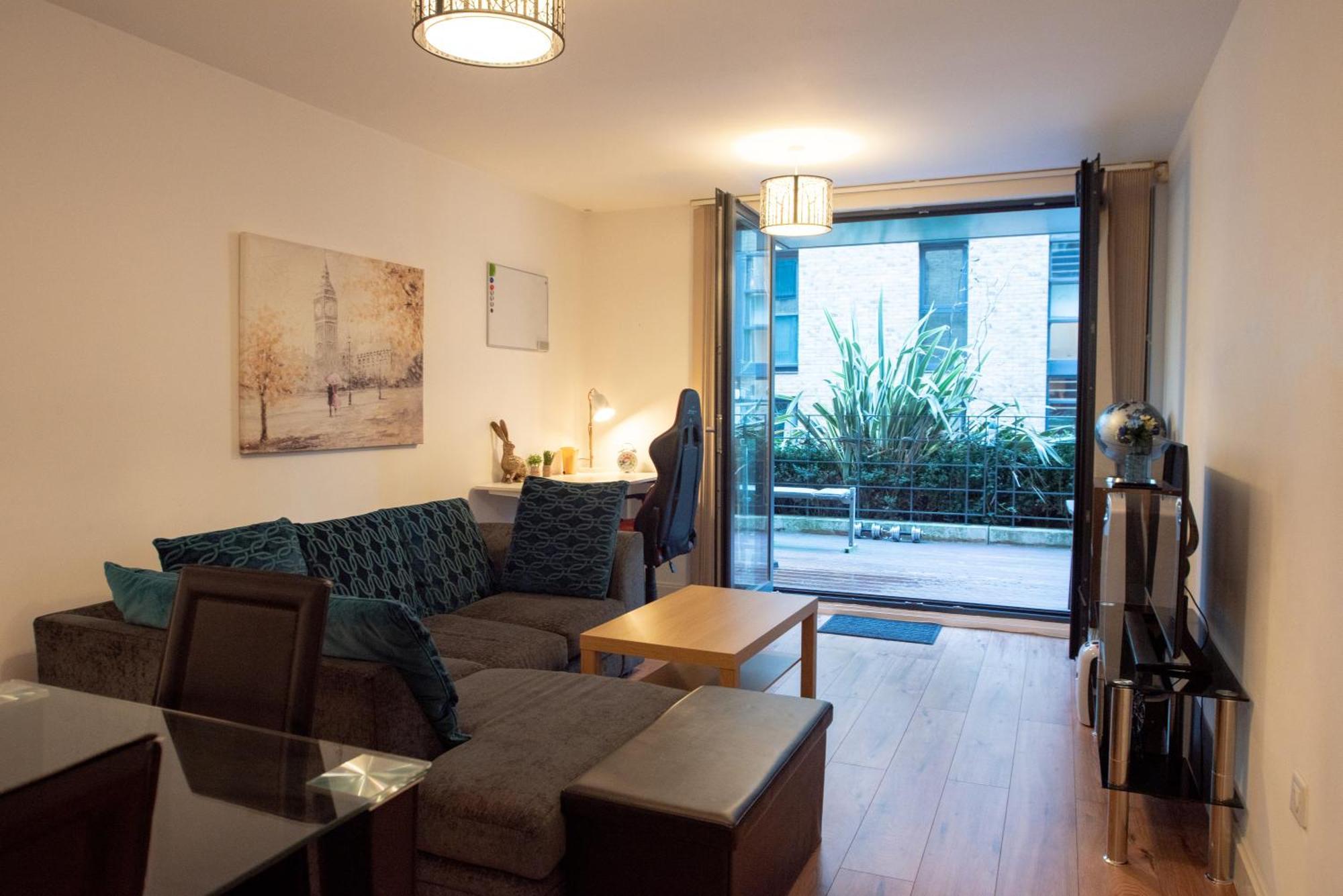 Spacious 1 Bed Apartment With Workspace, Coffee & Free Secure Parking Birmingham Extérieur photo