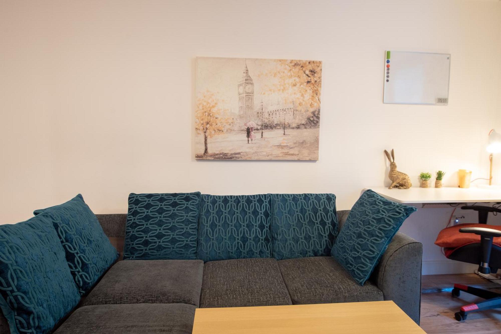 Spacious 1 Bed Apartment With Workspace, Coffee & Free Secure Parking Birmingham Extérieur photo