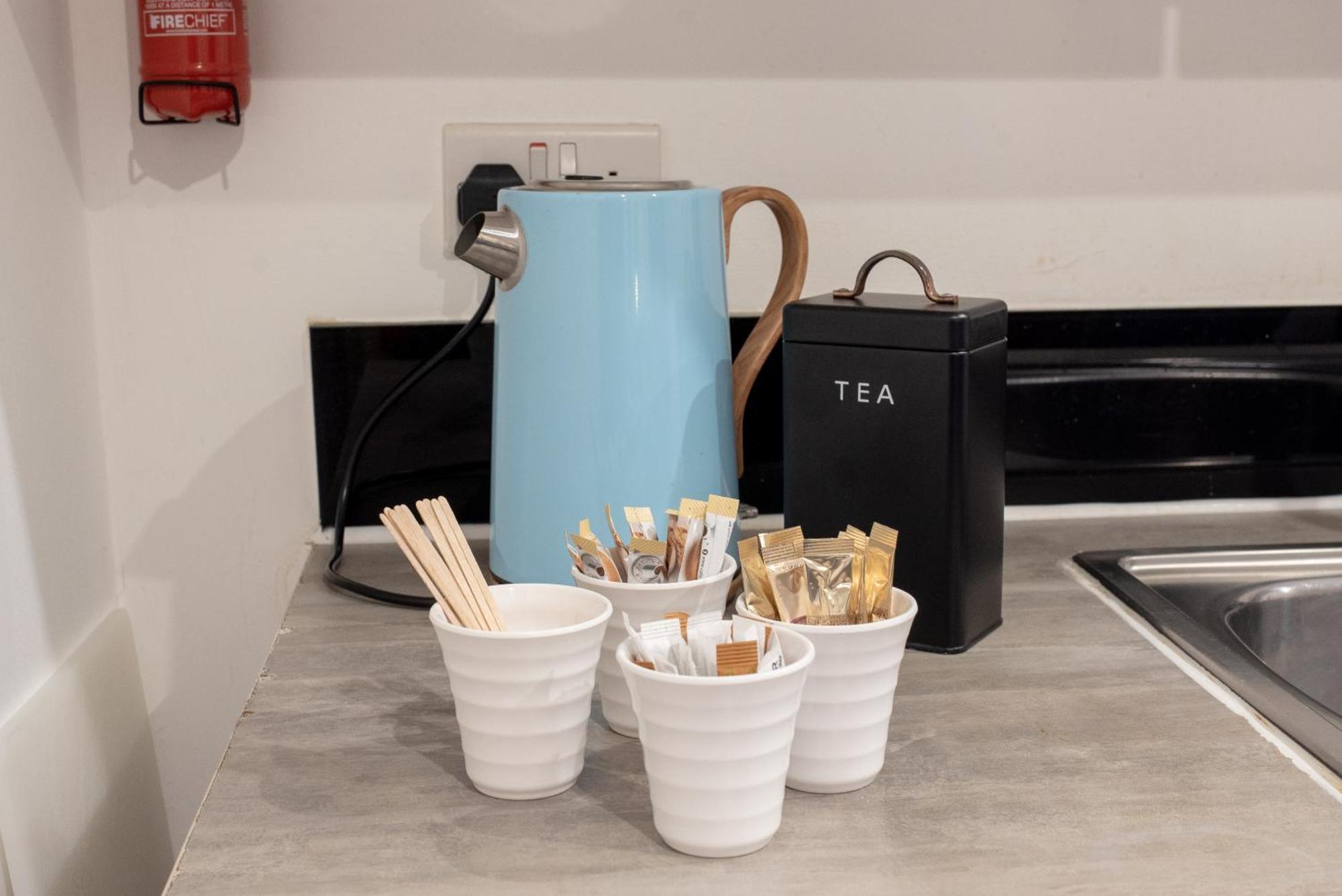 Spacious 1 Bed Apartment With Workspace, Coffee & Free Secure Parking Birmingham Extérieur photo