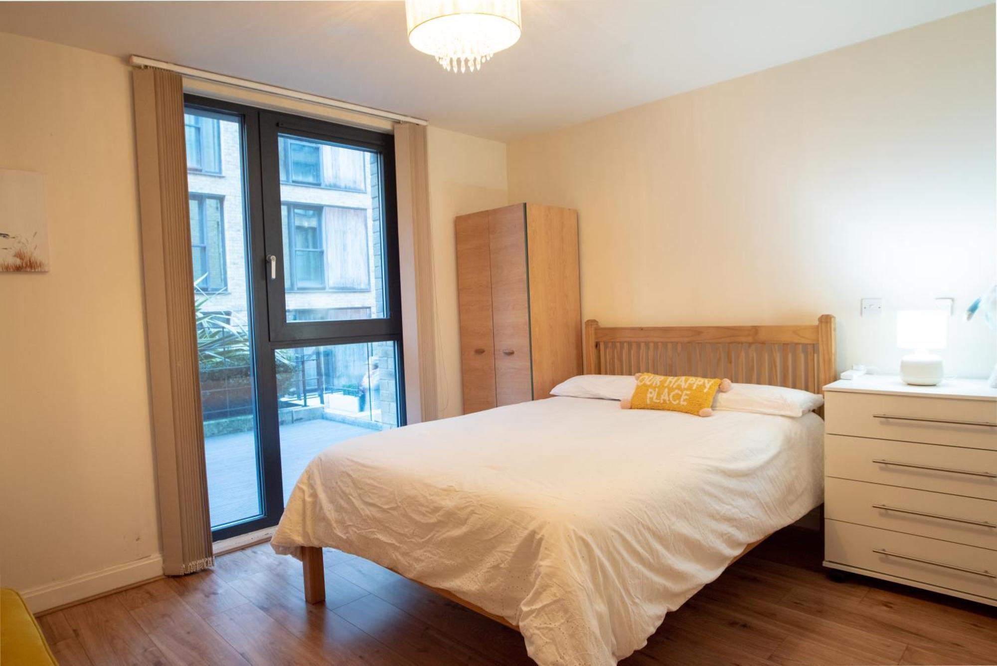 Spacious 1 Bed Apartment With Workspace, Coffee & Free Secure Parking Birmingham Extérieur photo