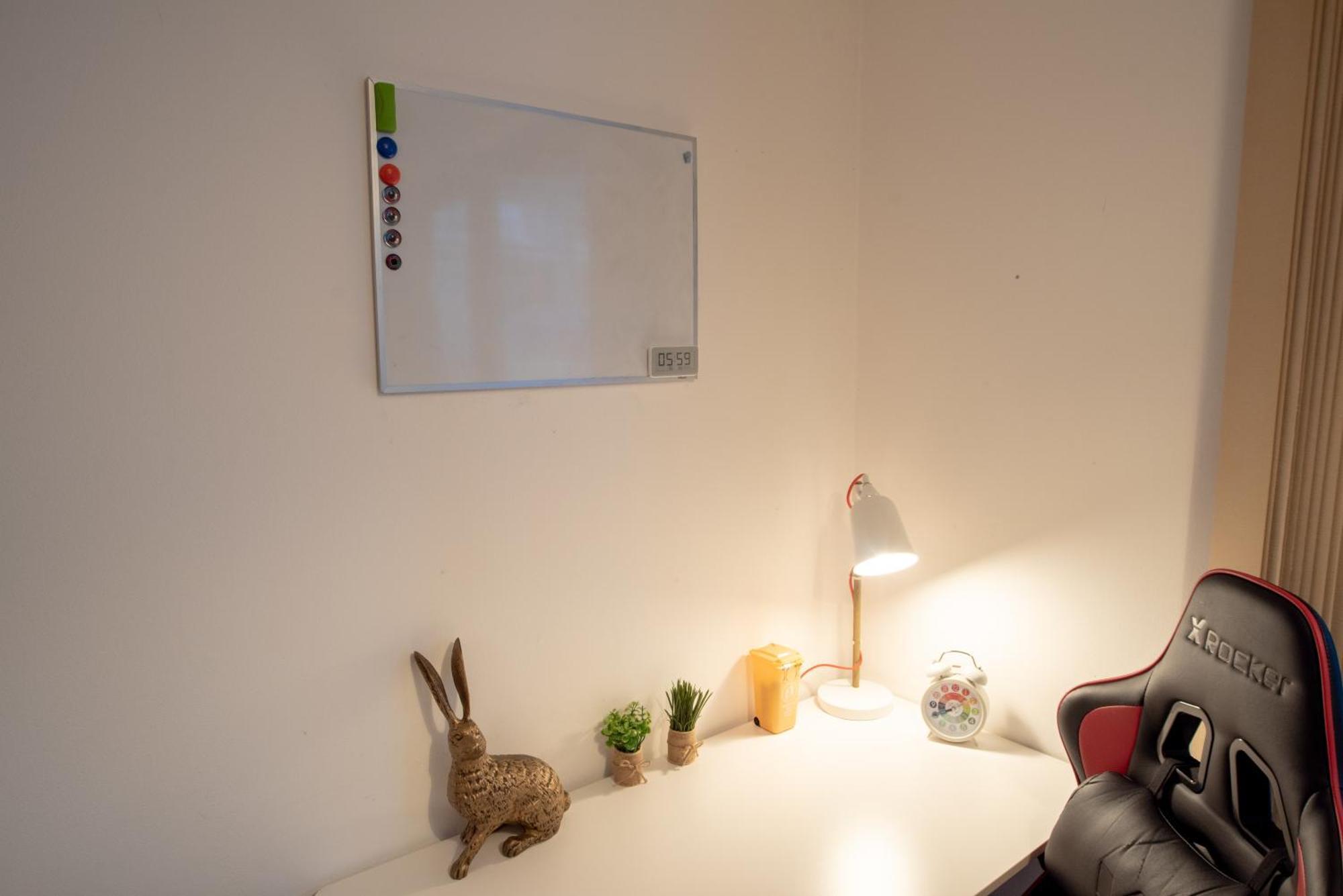 Spacious 1 Bed Apartment With Workspace, Coffee & Free Secure Parking Birmingham Extérieur photo