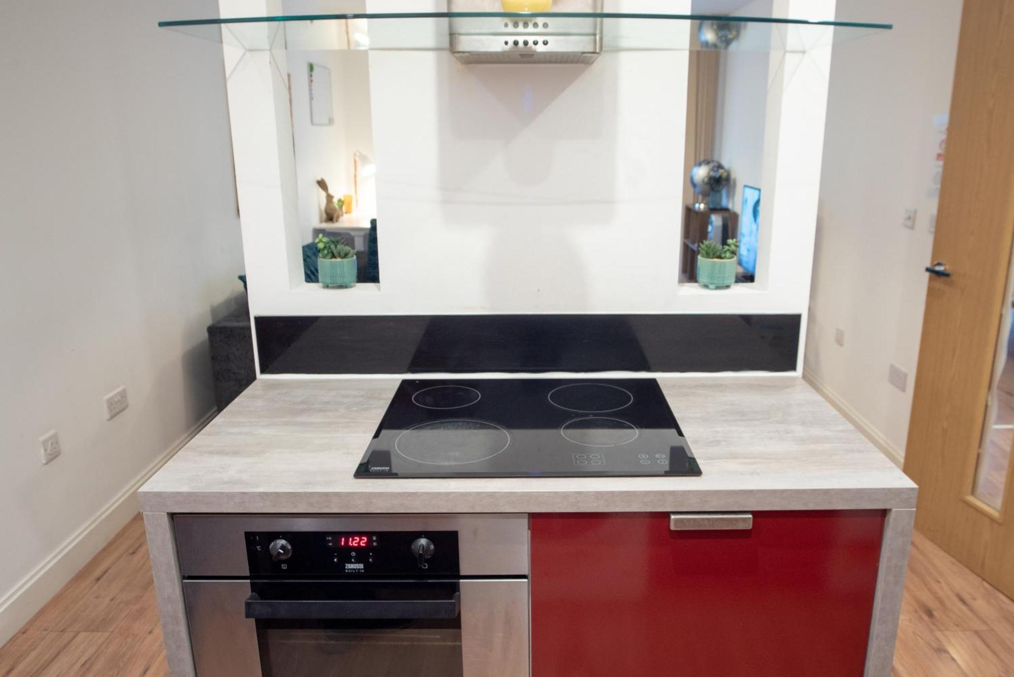 Spacious 1 Bed Apartment With Workspace, Coffee & Free Secure Parking Birmingham Extérieur photo